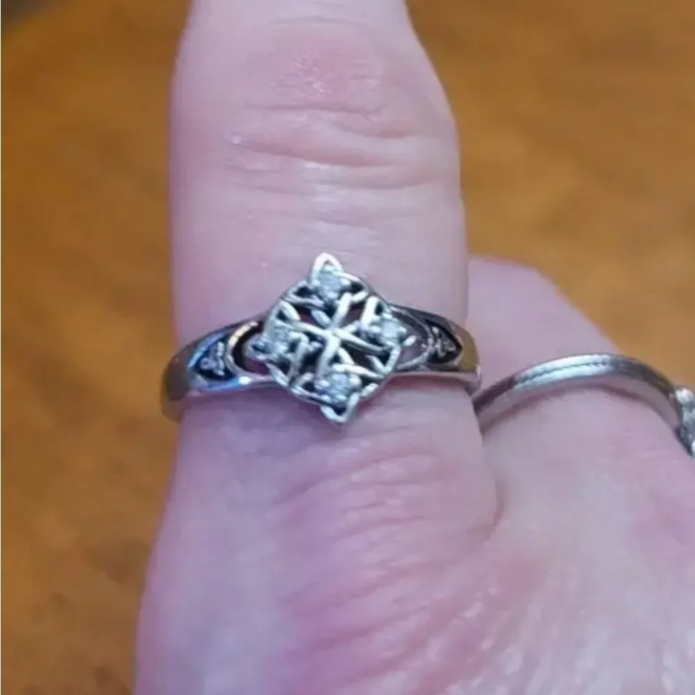 Women's Zirconia Sterling Silver Celtic Knot Ring Sz 8